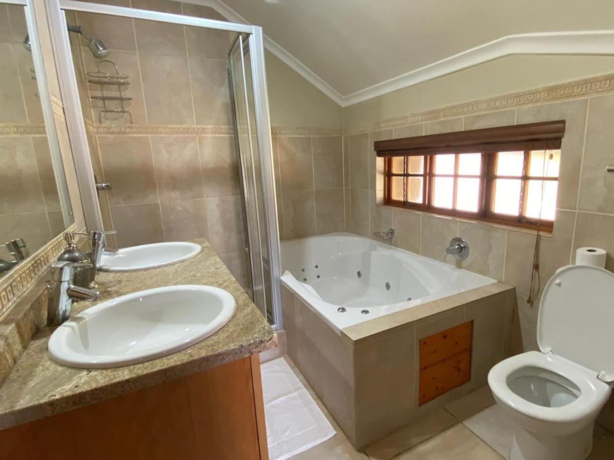 Tuscan Rose Johannesburg Bagian luar foto