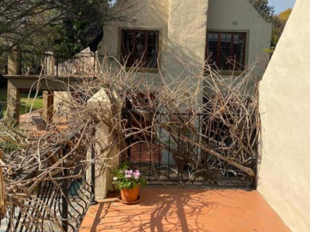 Tuscan Rose Johannesburg Bagian luar foto